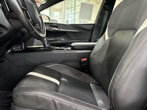 Used 2025 Toyota Camry SE FWD image 11