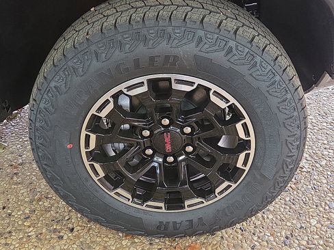 New 2026 GMC Canyon AT4 image 6