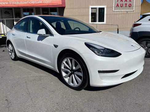 Used 2020 Tesla Model 3 Standard Range Plus image 1