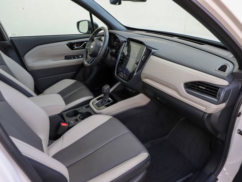 Used 2025 Subaru Forester Limited image 29