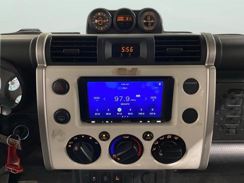 Used 2012 Toyota FJ Cruiser 4WD image 13