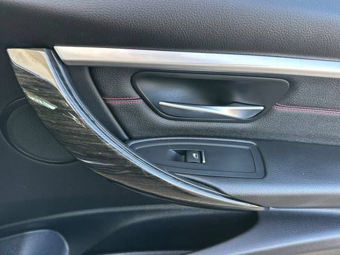 Used 2018 BMW 330i Sedan w/ Premium Package RWD image 18