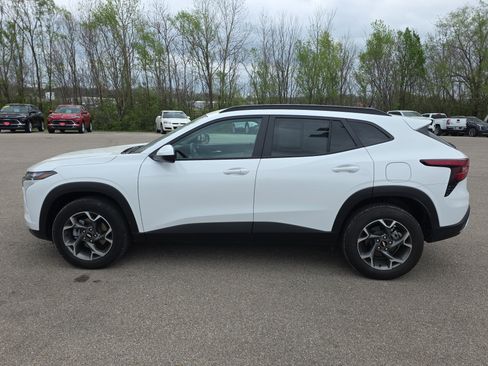 Certified 2025 Chevrolet Trax LT w/ Driver Confidence Package image 5