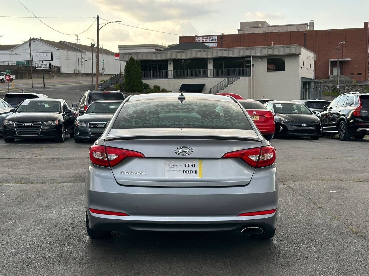 Used 2015 Hyundai Sonata SE FWD image 9