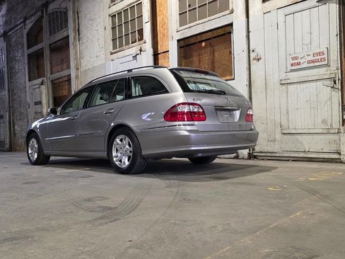 Used 2006 Mercedes-Benz E 350 4MATIC Wagon image 11