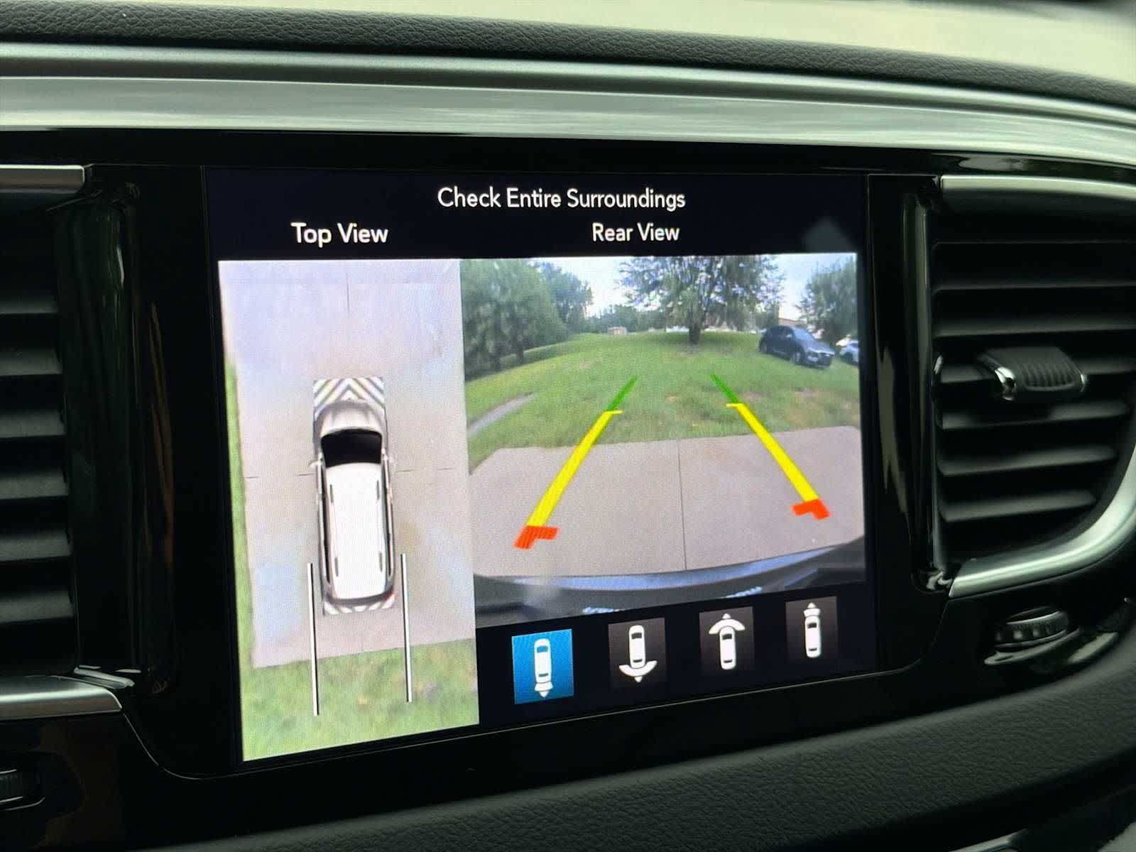 Used 2018 Chrysler Pacifica Touring-L Plus FWD image 24