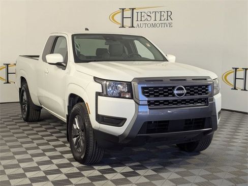 Used 2025 Nissan Frontier SV image 2