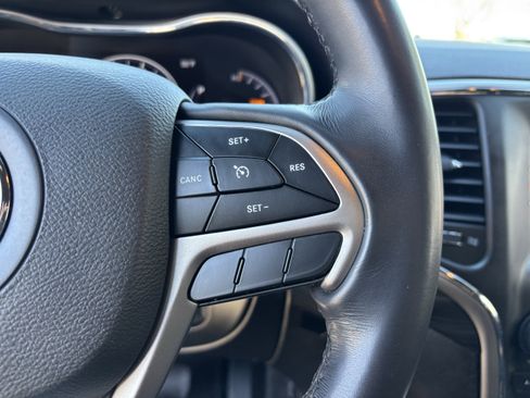 Used 2021 Jeep Grand Cherokee Laredo image 27