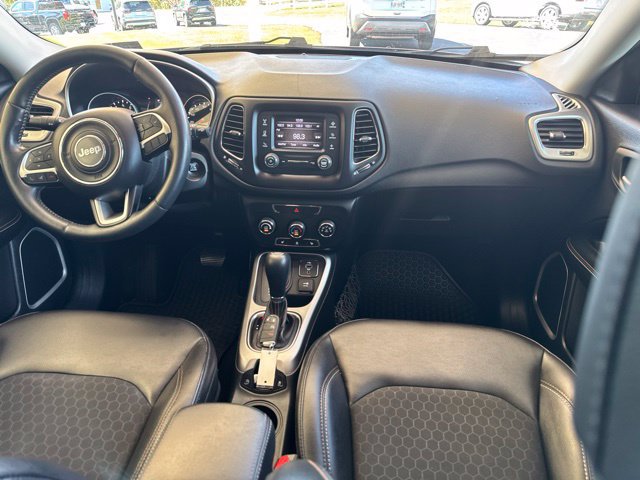 Used 2018 Jeep Compass Latitude w/ Cold Weather Group AWD/4WD image 27