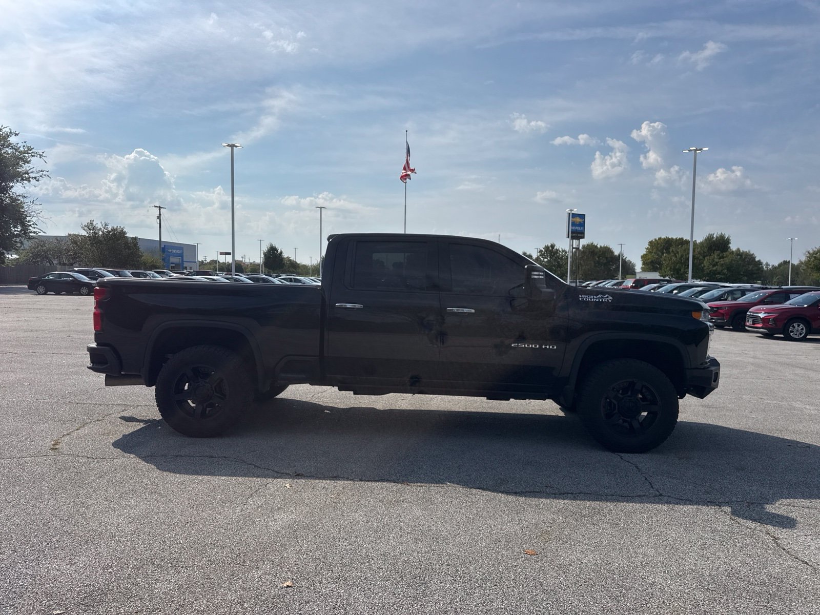 Used 2021 Chevrolet Silverado 2500 High Country w/ Technology Package AWD/4WD image 3