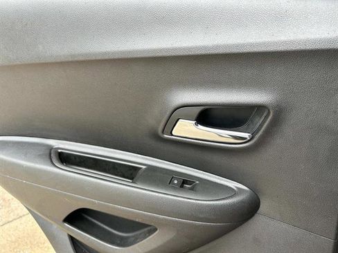 Certified 2022 Chevrolet Trax LT w/ LT Convenience Package image 17