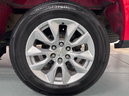 Used 2019 Chevrolet Silverado 1500 Custom w/ Custom Convenience Package AWD/4WD image 9
