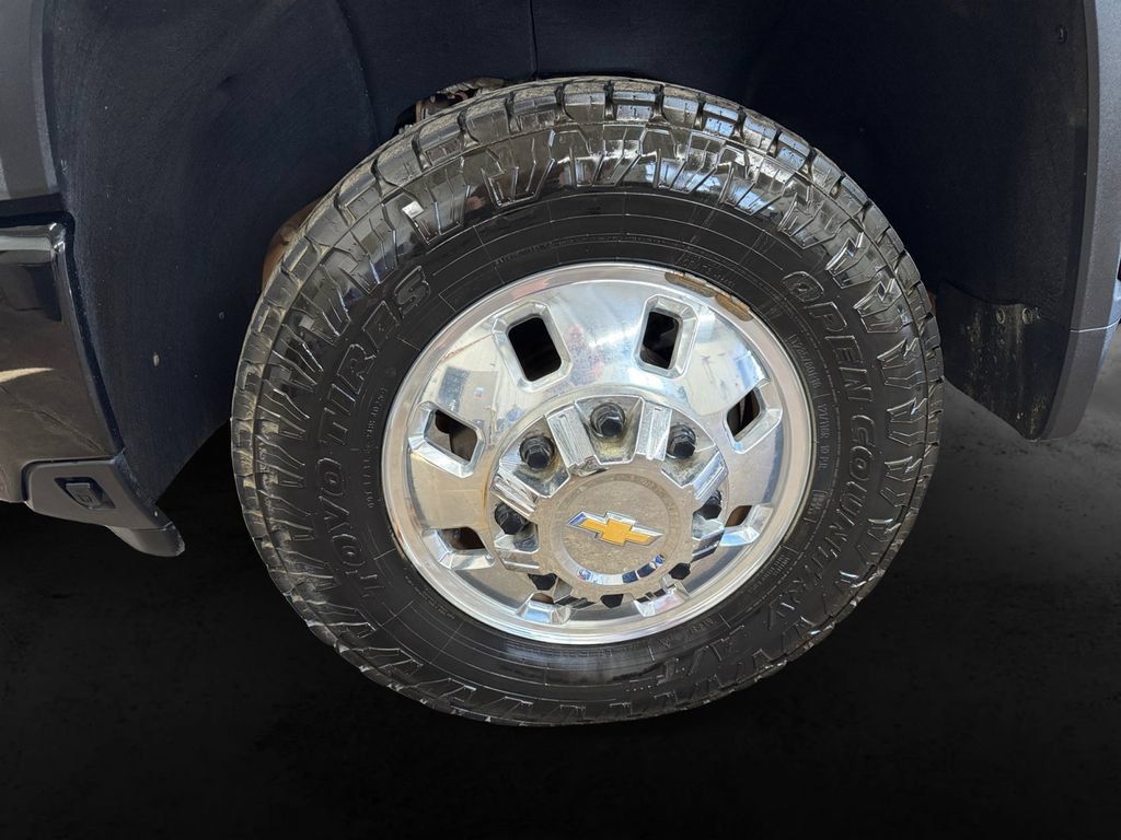 Used 2024 Chevrolet Silverado 3500 High Country w/ High Country Premium Package AWD/4WD image 9
