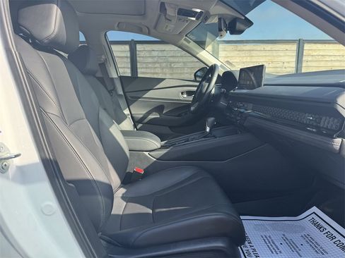 Used 2024 Honda Accord Touring image 11