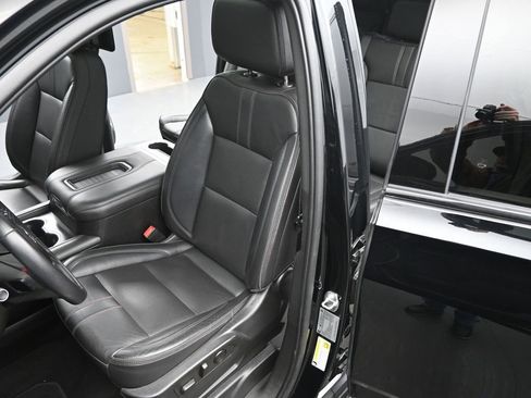 Used 2021 Chevrolet Suburban RST w/ Rear Media and Nav Package image 11