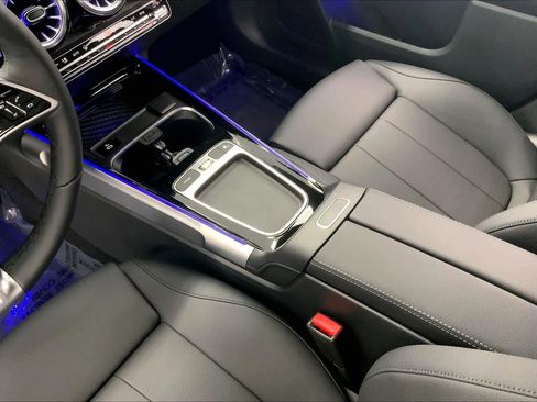 New 2026 Mercedes-Benz GLB 250 image 27