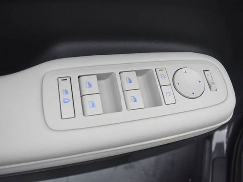 Used 2025 Hyundai Santa Fe SEL image 9