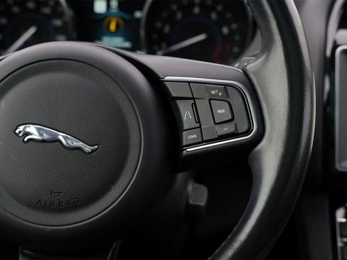 Used 2020 Jaguar F-PACE Premium image 11