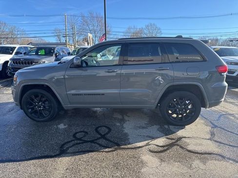Certified 2022 Jeep Grand Cherokee Laredo X AWD/4WD image 4