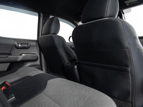 Used 2022 Toyota Tacoma TRD Sport w/ Technology Package image 21