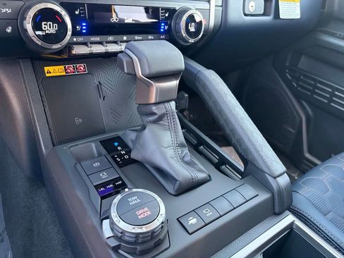 Used 2026 Toyota 4Runner Platinum AWD/4WD image 28