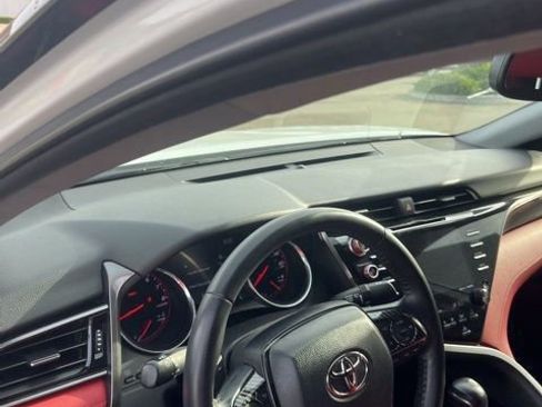 Used 2020 Toyota Camry XSE FWD image 13