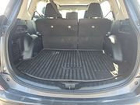 Used 2018 Toyota RAV4 XLE image 4