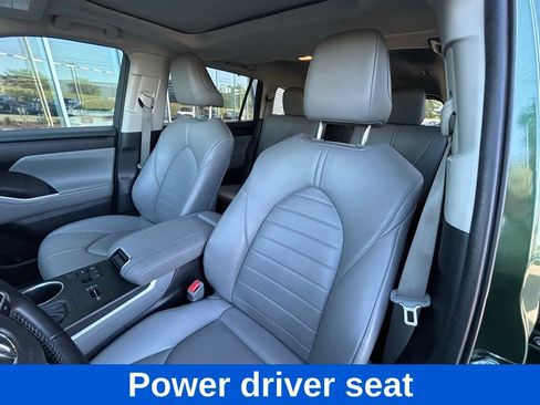 Used 2023 Toyota Highlander XLE FWD image 19