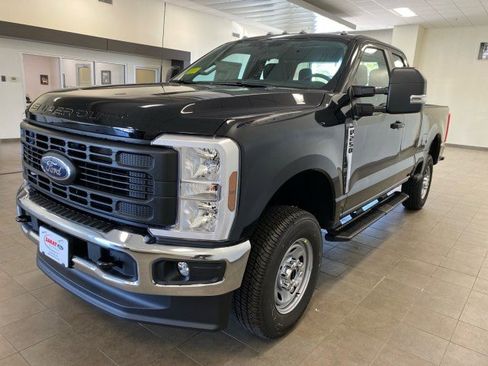 New 2026 Ford F250 XL w/ XL Chrome Package image 4