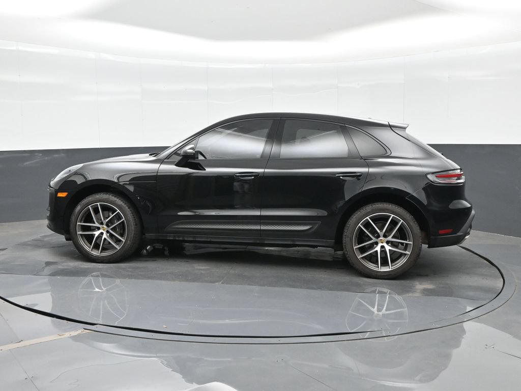 Certified 2023 Porsche Macan AWD/4WD image 2