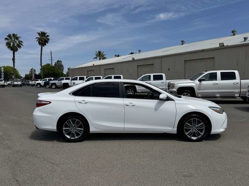 Used 2016 Toyota Camry SE image 11
