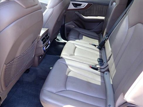 Used 2019 Audi Q7 3.0T Prestige AWD/4WD image 10