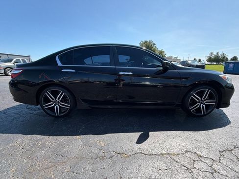 Used 2017 Honda Accord Sport image 8