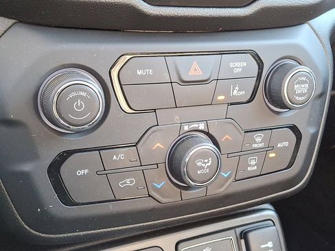 Certified 2022 Jeep Renegade Limited w/ Sun, Sound & Wheels Group image 16