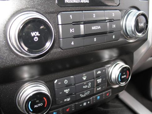 Used 2020 Ford F150 Platinum w/ Equipment Group 701A Luxury image 44