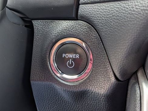 Used 2025 Toyota RAV4 XLE AWD/4WD image 18