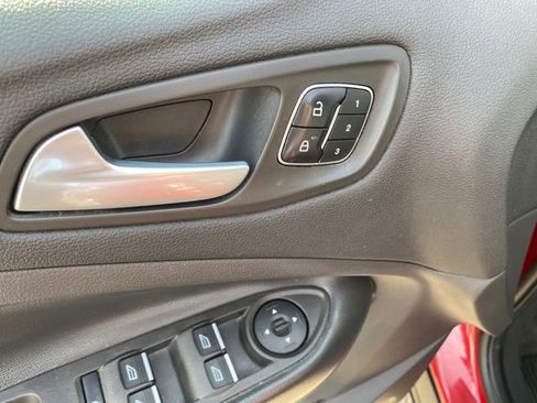 Used 2019 Ford Escape Titanium image 18