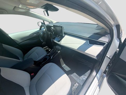 Used 2021 Toyota Corolla LE FWD image 31