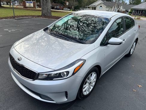 Used 2017 Kia Forte LX w/ LX Popular Package image 2