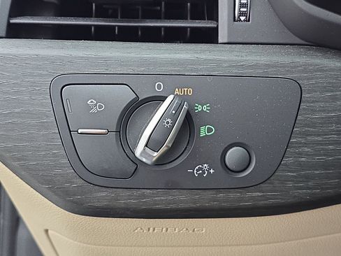 Used 2022 Audi A4 2.0T Premium w/ Convenience Package image 24