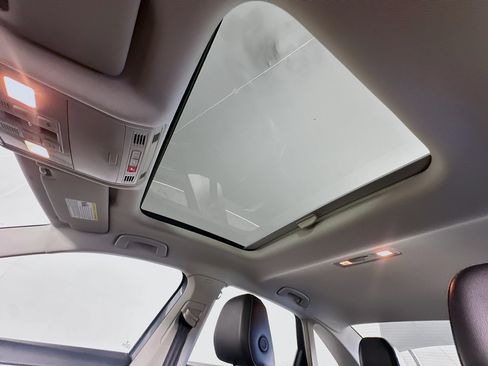 Used 2023 Volkswagen Jetta SE w/ Panoramic Sunroof Package FWD image 32