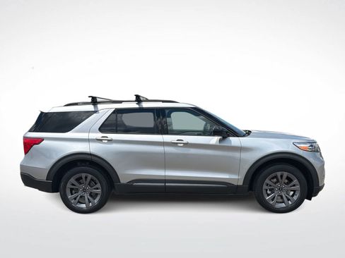 Used 2023 Ford Explorer XLT w/ Equipment Group 202A AWD/4WD image 9