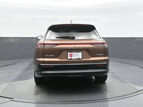 Certified 2025 Toyota Crown Signia image 8