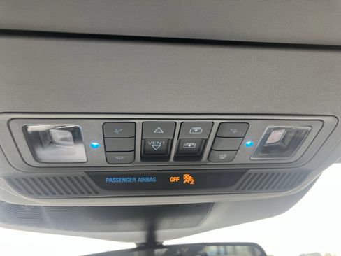 Used 2022 Ford Explorer XLT w/ Equipment Group 202A image 32