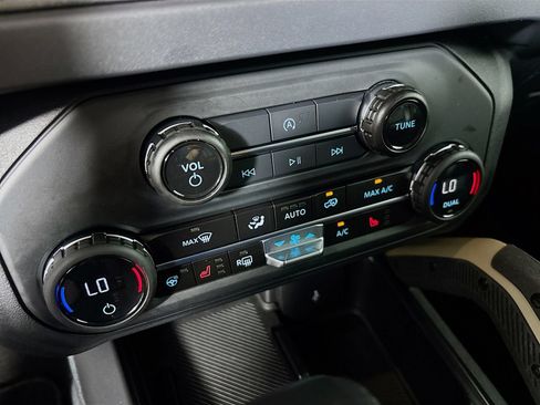 Used 2025 Ford Bronco Badlands AWD/4WD image 16