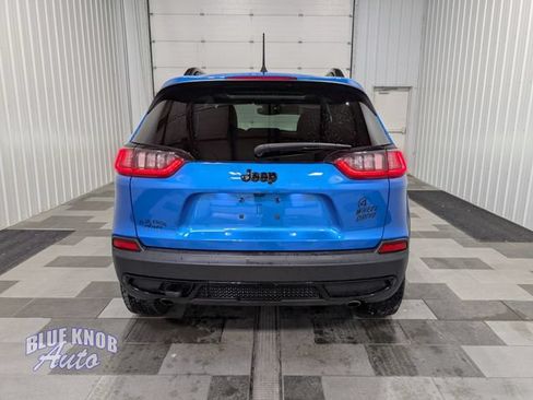 Used 2022 Jeep Cherokee Latitude w/ Sun & Sound Group AWD/4WD image 3