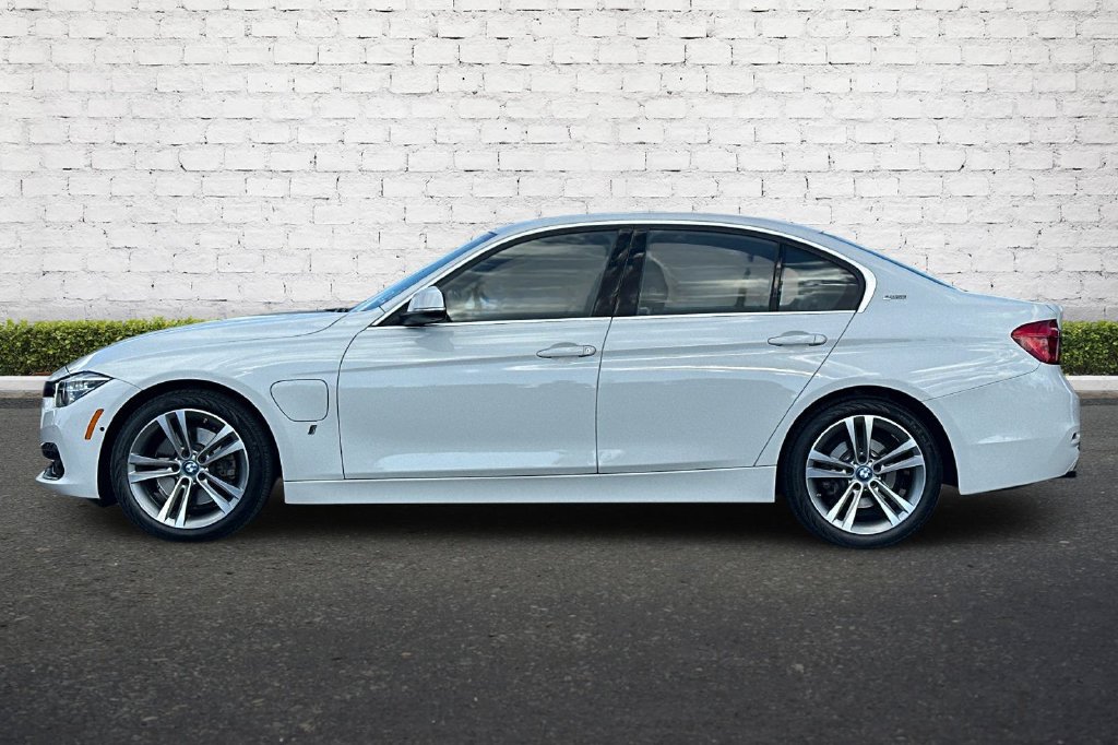 Used 2017 BMW 330e RWD image 7