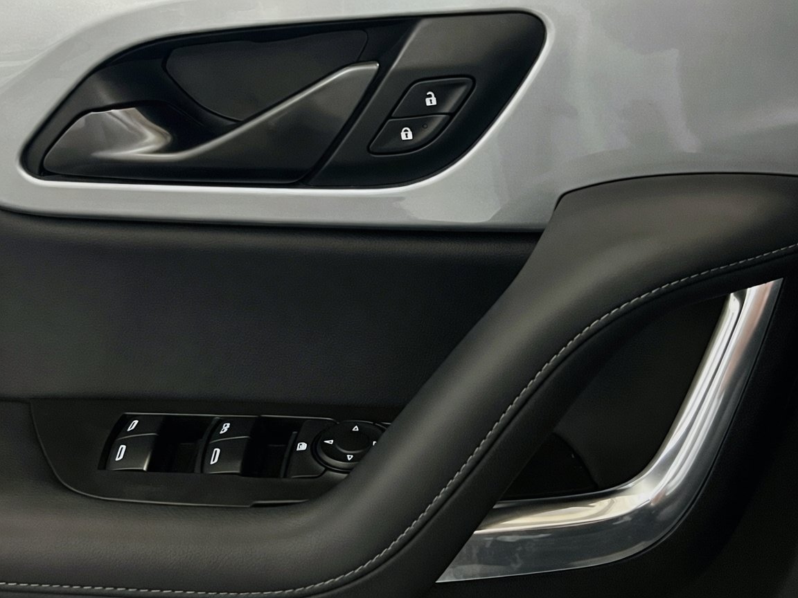 Used 2019 Chevrolet Blazer LT FWD image 13