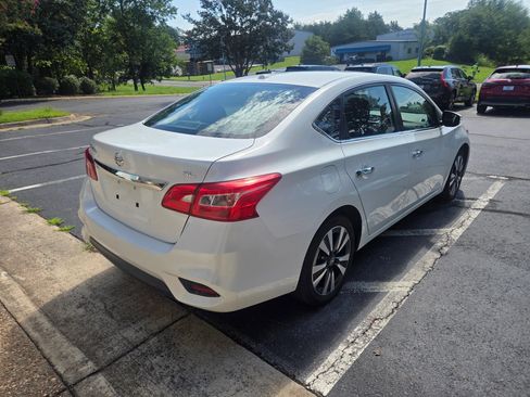 Used 2016 Nissan Sentra SL w/ Technology Package FWD image 3