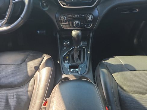 Used 2019 Jeep Cherokee Limited image 21
